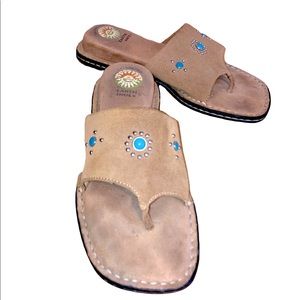 Earth Shoe memory foam tan leather flip flop sandal with silver and turquoise